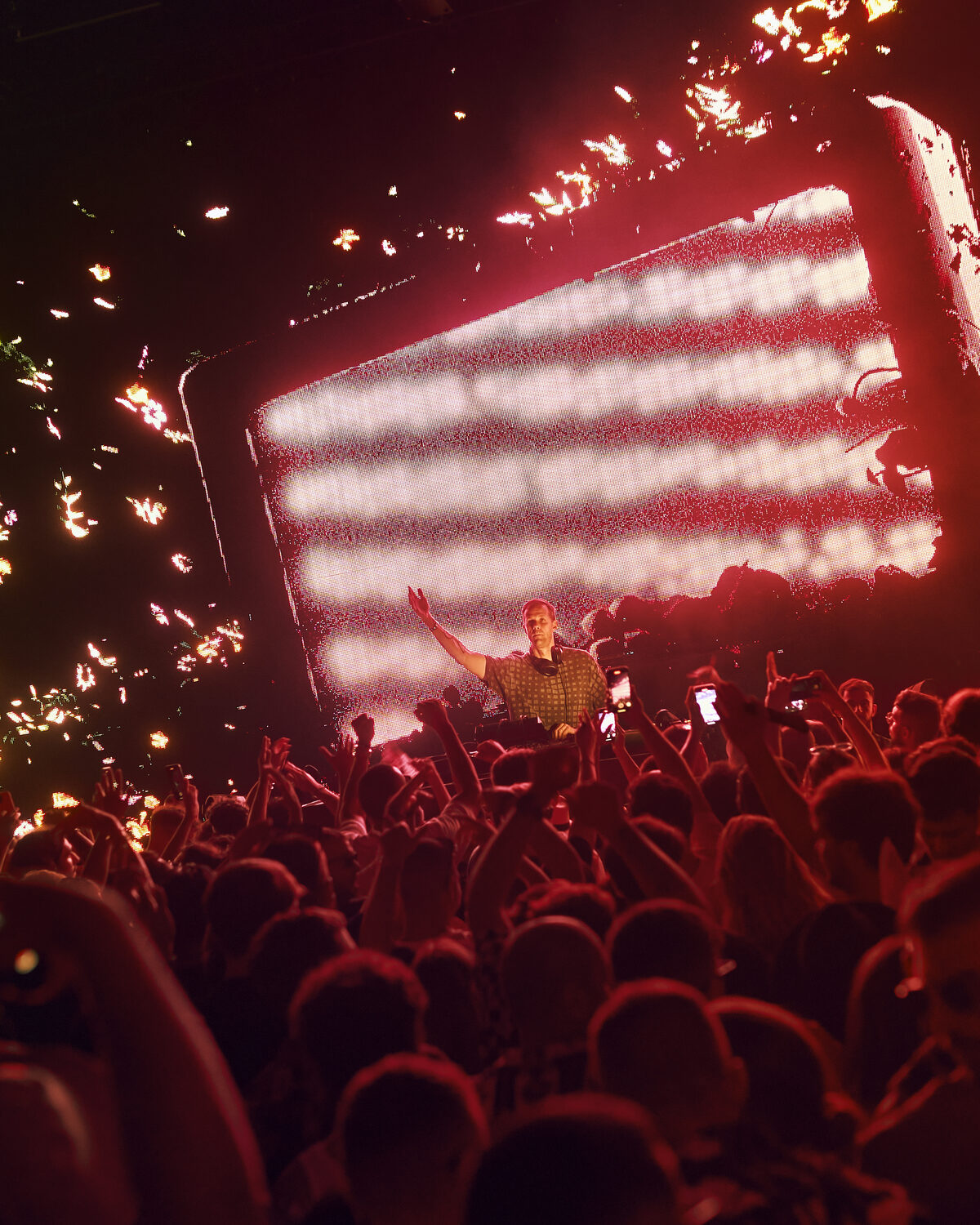 Content-Design mit abstrakten Visuals für die LED-Screens einer Show